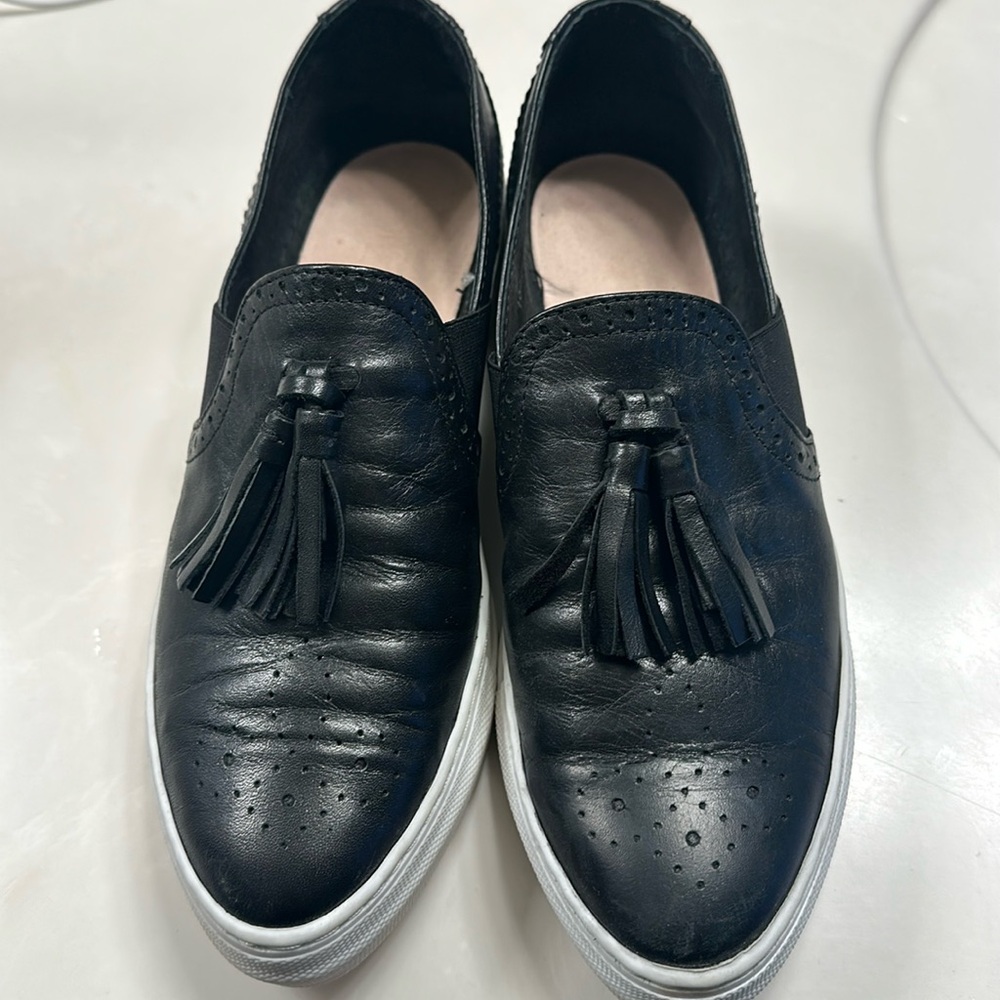 Women’s leather loafer tennis shoe
